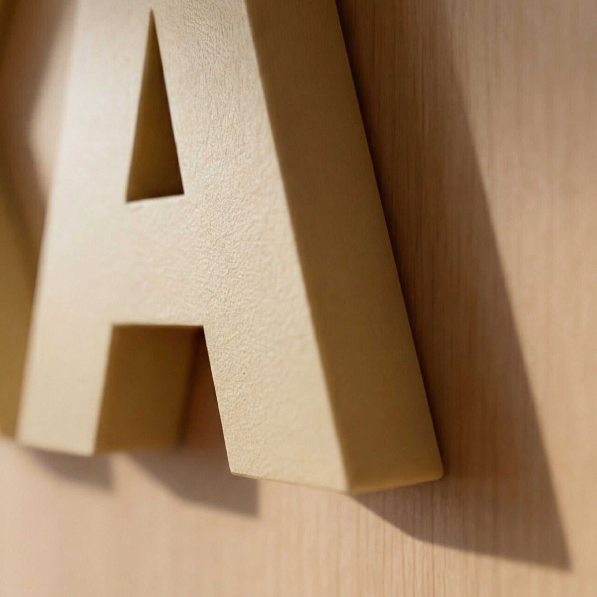 Bež 3D napis po želji